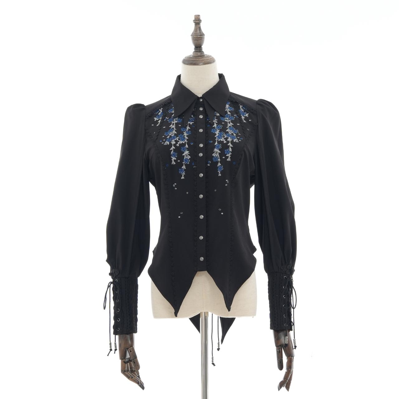 桜刺繡ブラウス